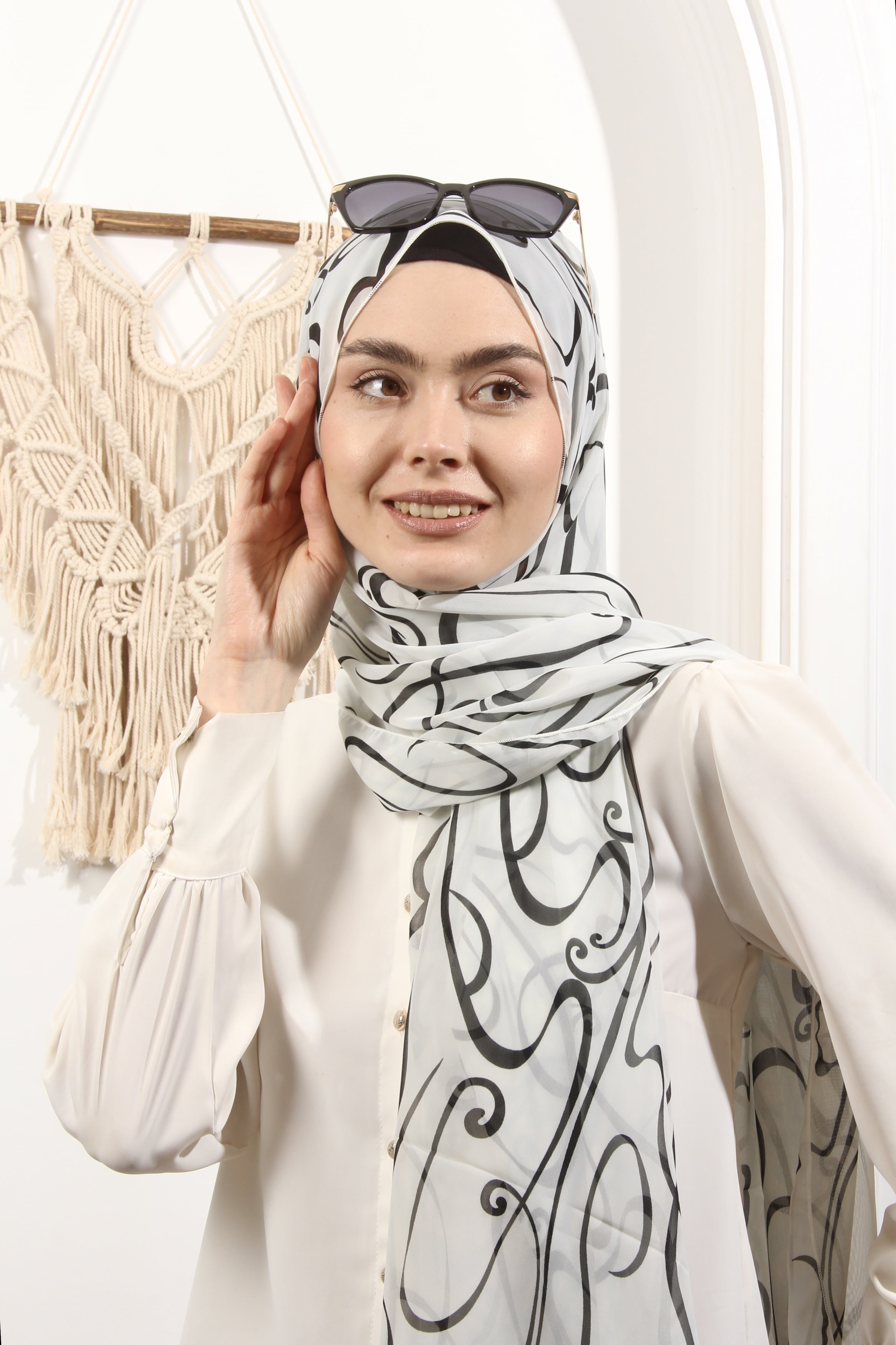 Ay Mina by Dilek Akhisarlı 8012-04 Krem Siyah Desenli Şal